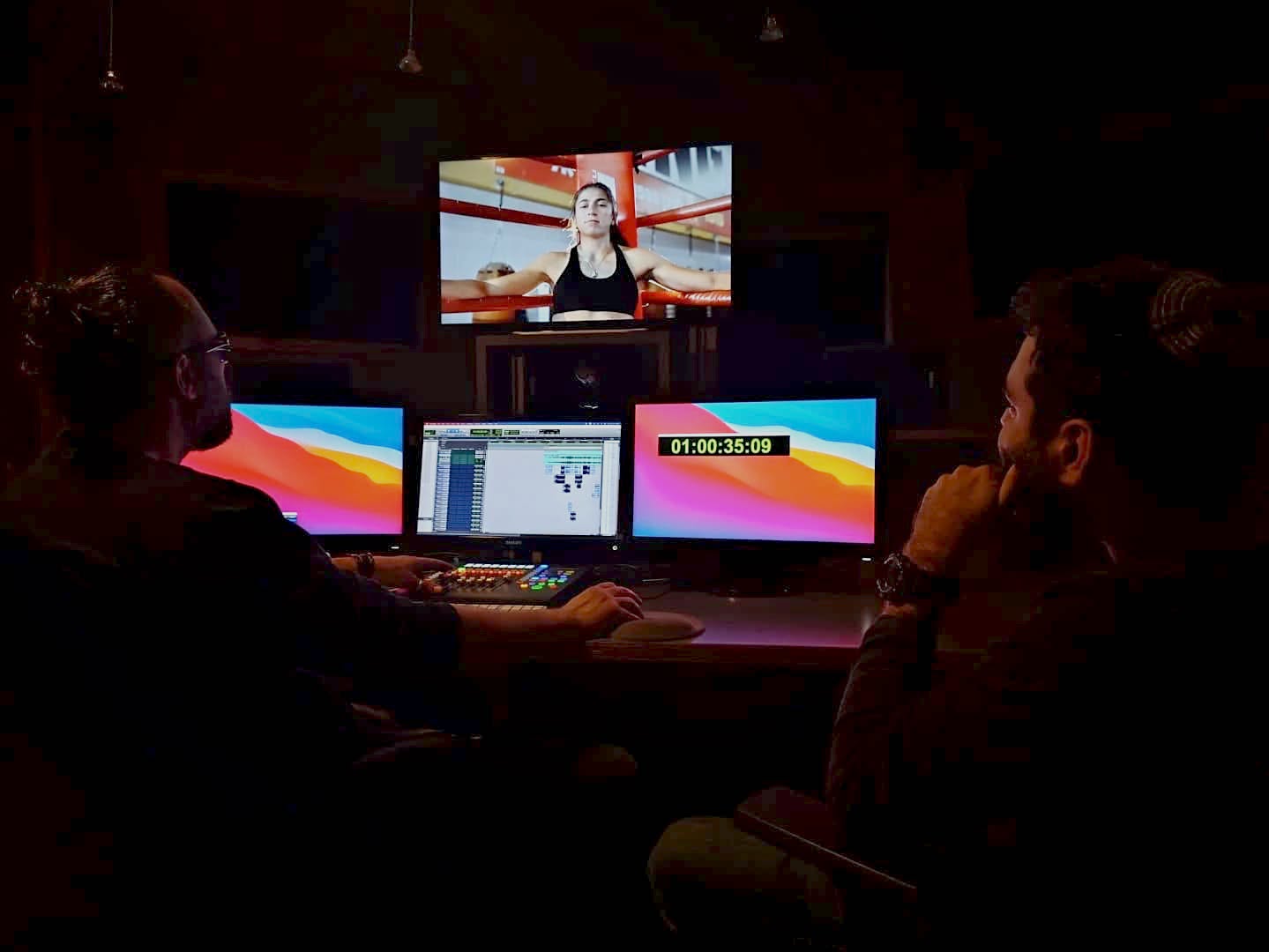 מאחורי הקלעים בחדר העריכה